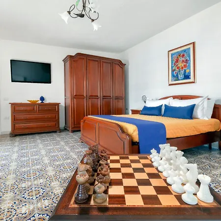 וילה Estate4home - Luisa Jacuzzi And Pool סורנטו