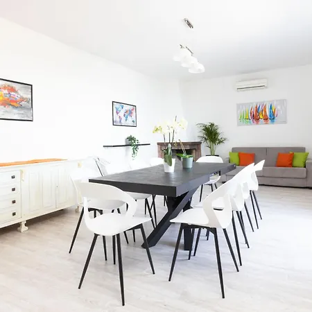 וילה Estate4home - Luisa Jacuzzi And Pool סורנטו